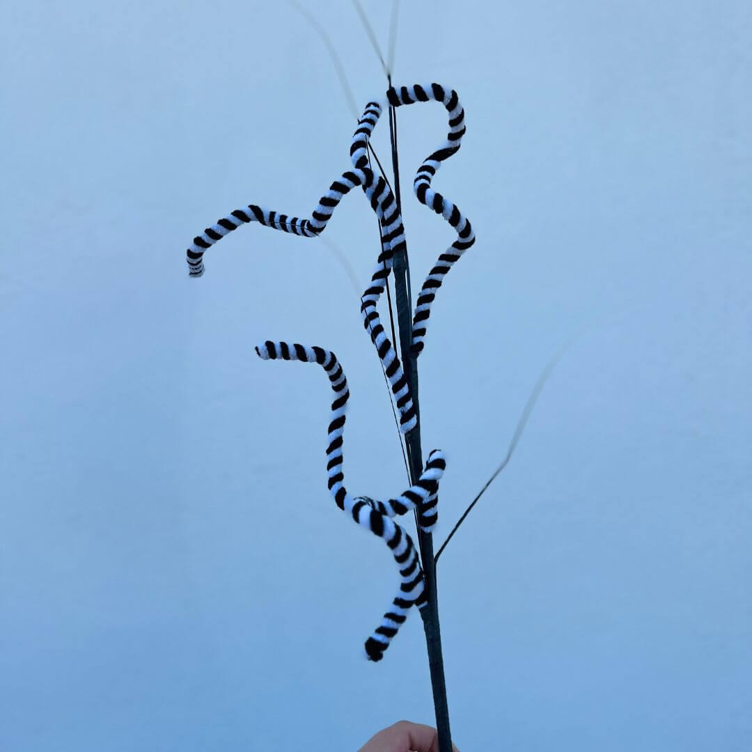 Haste Natalina Preta e Branca – 73cm | 8 Galhos