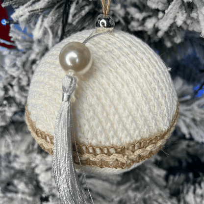Caixa com 2 Bolas de Natal Decorada Branco Com Pingente 10cm