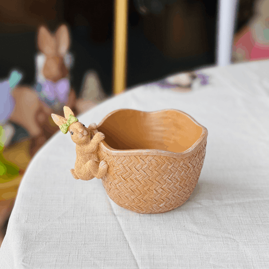 Pote Decorativo Cesto Coelho Chocolate de Resina 16x14x9cm