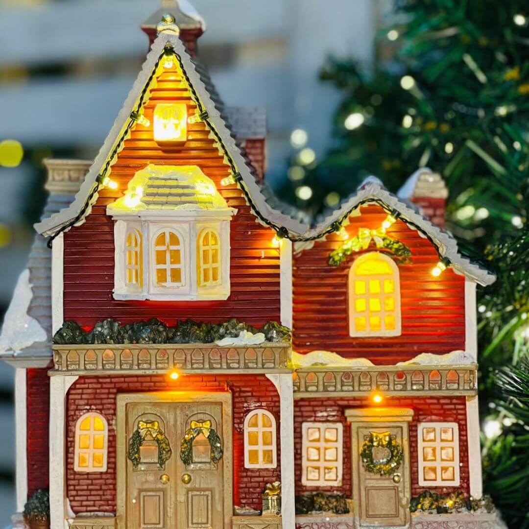 Casa Natalina Musical com Luz – 28 x 13 x 24,5cm