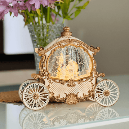 Carruagem Natalina Branca Com Led de Resina 21cm