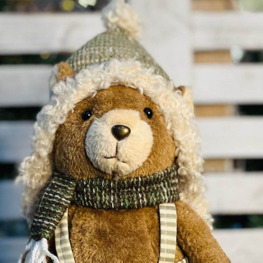 Urso Menina c/ Touca em Pé – 41cm