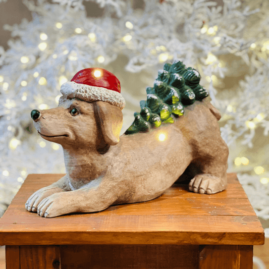 Cachorro Deitado com Pinheiro e LED – 32cm