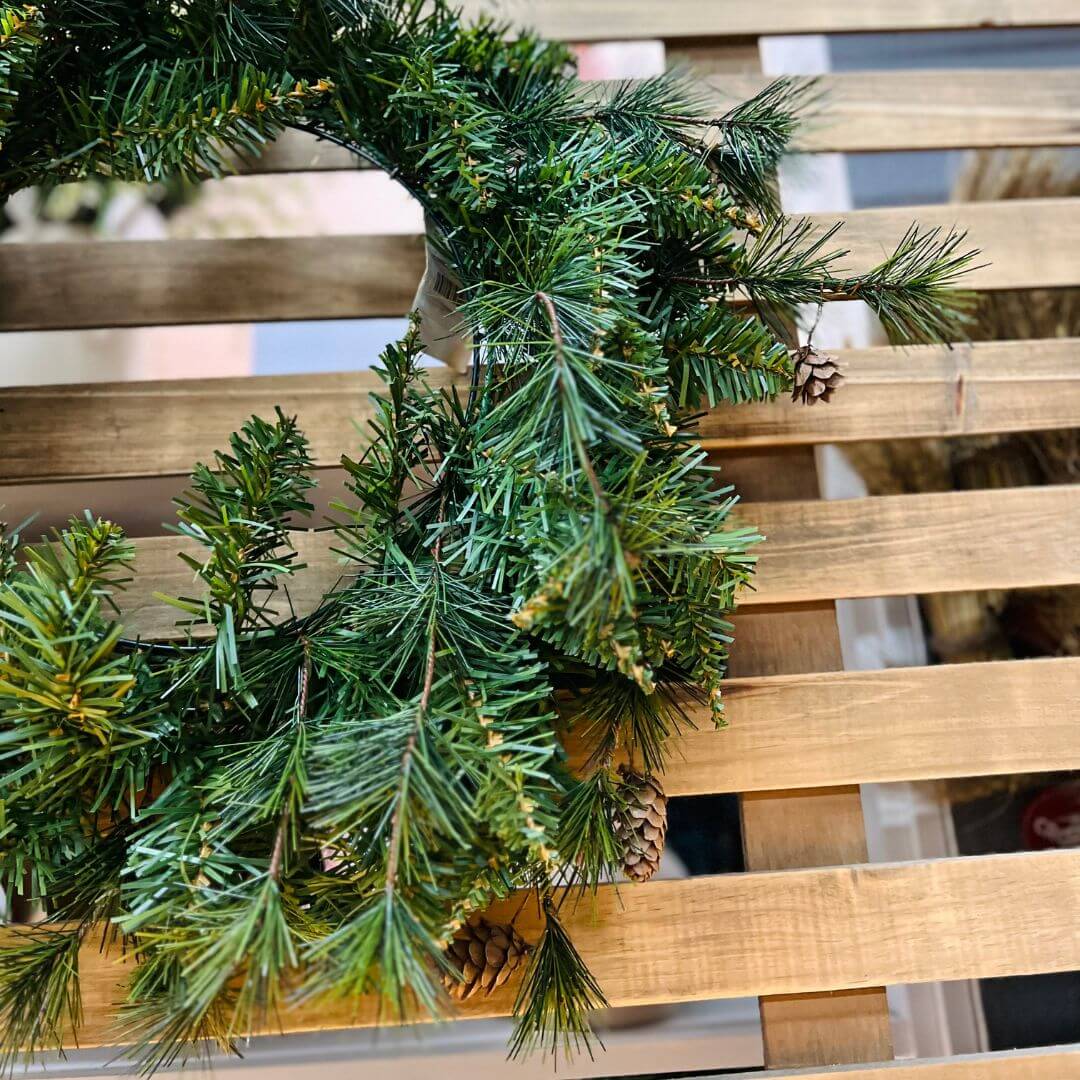 Guirlanda Decorativa de Natal com Pinhas – 45cm