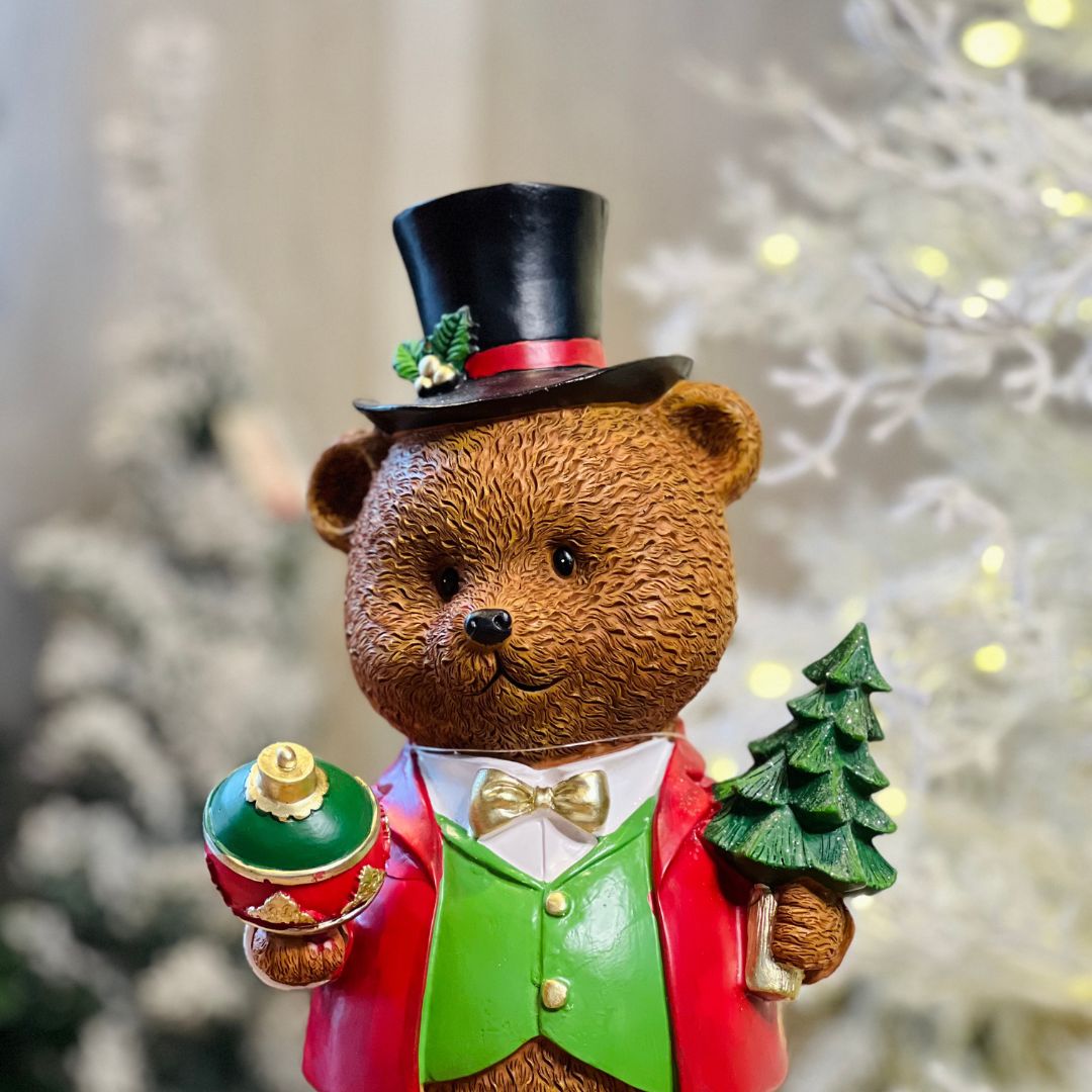 Urso Resina Com Bola e Pinheiro - Alt 34 Cm