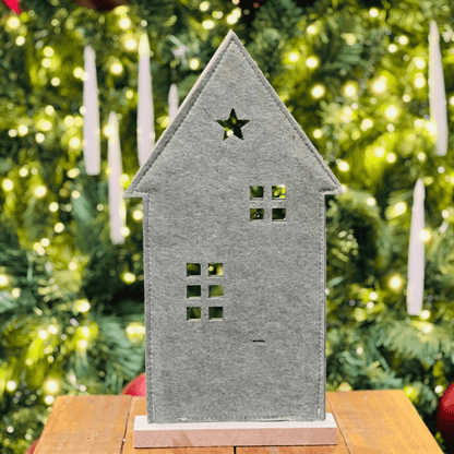 Casa Natalina Alce de Feltro e Mdf Verde 19,5x35,5cm - Handmade
