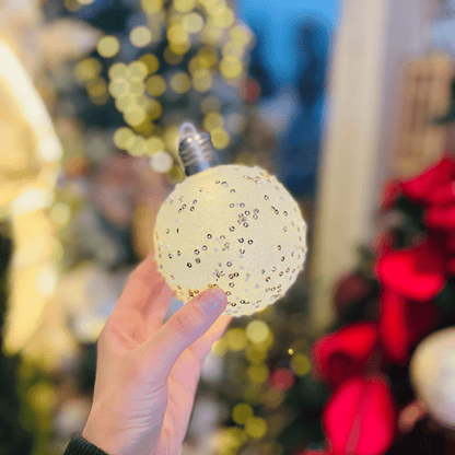 Bola Natalina Branca Glitter Com Led 10cm 1un