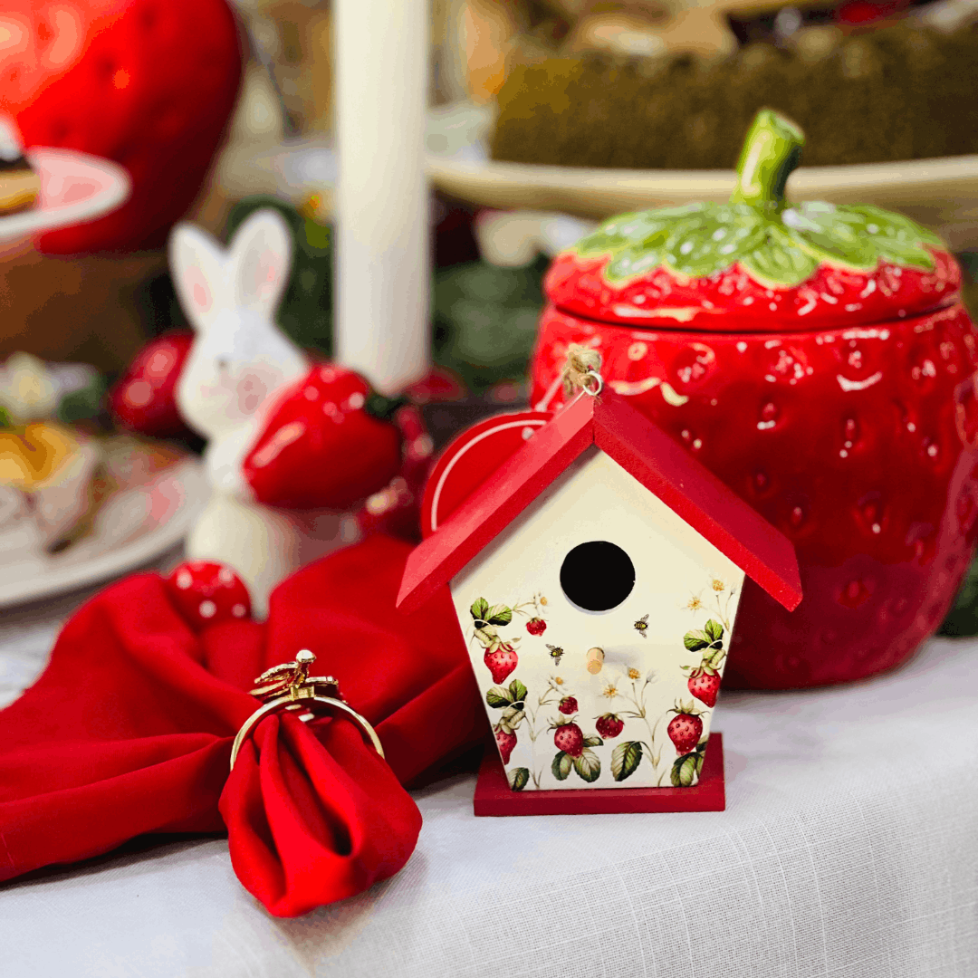 Casinha Decorativa Morangos de Madeira 10,5x11cm