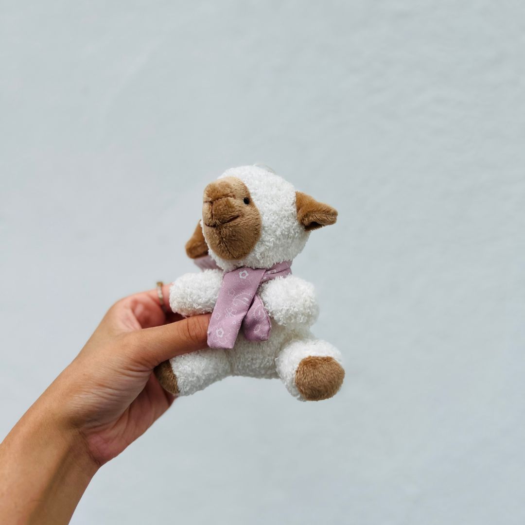Mini Ovelha Com Laço Lavanda - 11cm
