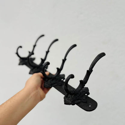 Cabideiro com 4 Ganchos em Ferro Fundido – 44cm