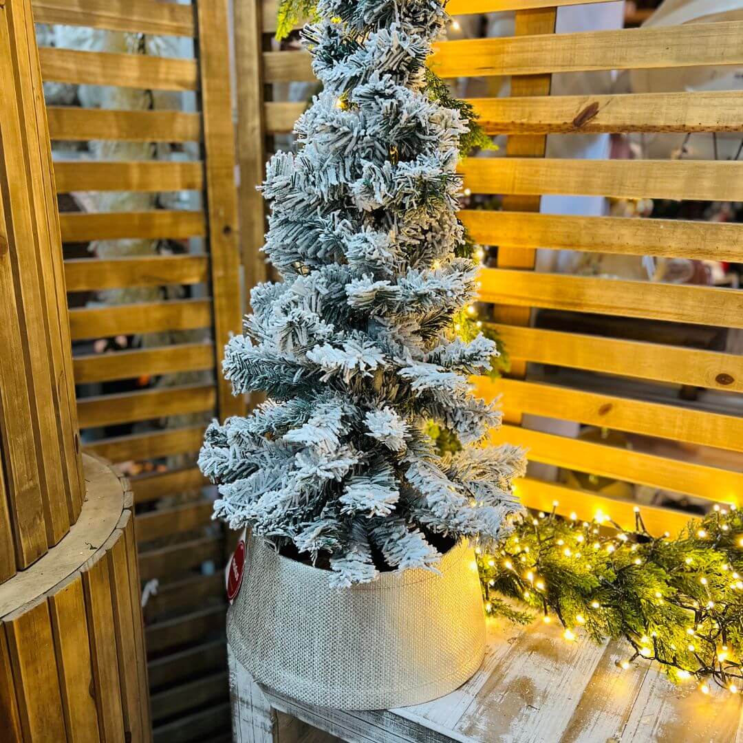 Saia para Árvore Rígida Dourada em Tecido – 30cm
